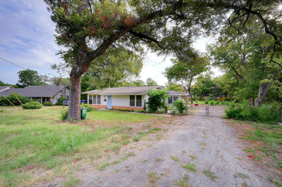 300 Pecan Dr — photo 2