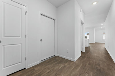 211 Las Lomas Dr — photo 2