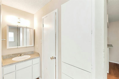 400 W 34th St #104 — photo 5
