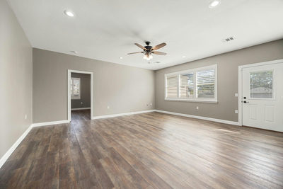 4805 Louis Ave — photo 4