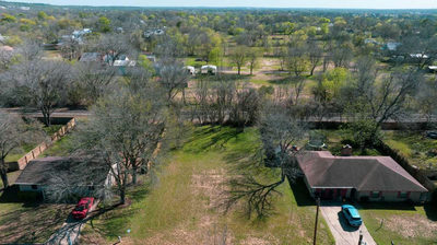 411 Persimmon St — photo 2