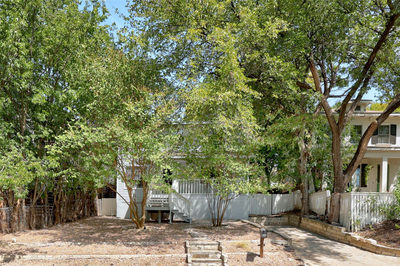 2102 E 8th St — photo 2