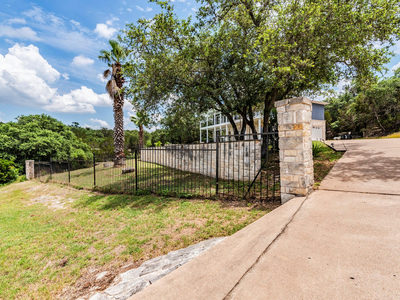 22401 Briarview Dr — photo 2