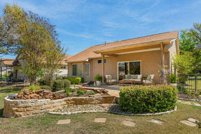 516 Texas Dr — photo 2