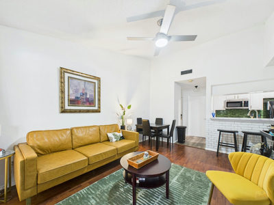 806 W 24th St #300 — photo 2