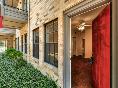 2216 San Gabriel St #105 — photo 3