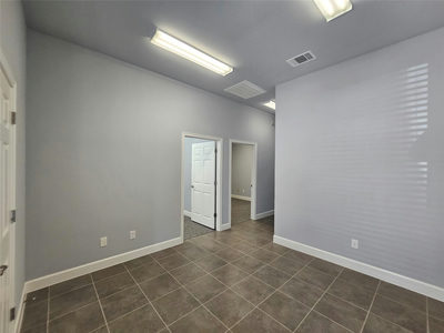 1009 W Pecan St #103 — photo 2