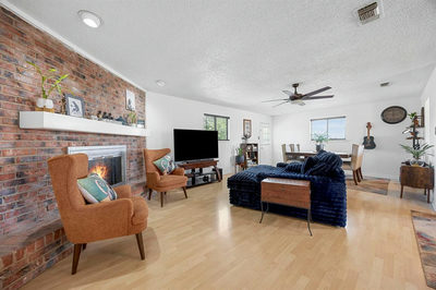 706 Cambridge Dr — photo 2