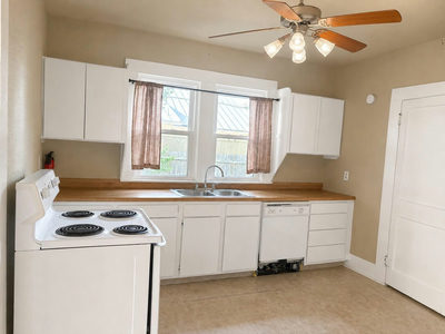 807 S Elm St — photo 3