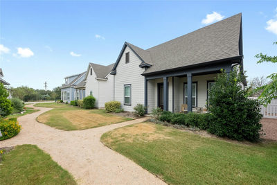 1182 Grant Wood Ave — photo 2
