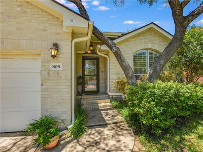 809 Hilltop Dr — photo 3