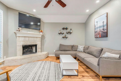 809 Hilltop Dr — photo 5