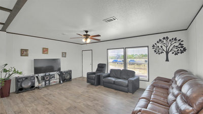 1302 Fm 969 — photo 2