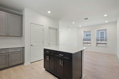 424 Treadwell Ln — photo 4