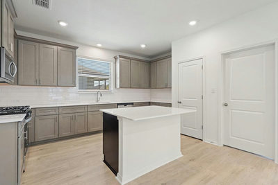 424 Treadwell Ln — photo 3