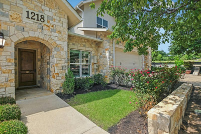 1218 Haven Ln #102 — photo 2