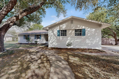 812 George St — photo 3