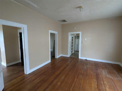 301 Park St — photo 3