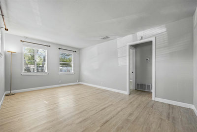 4709 Leslie Ave — photo 4