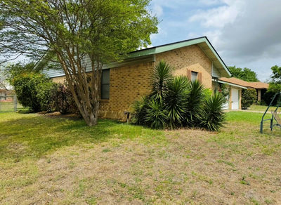 206 Loesch Dr — photo 2