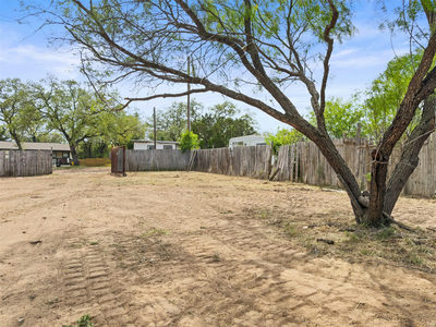 302 Seneca Dr — photo 2
