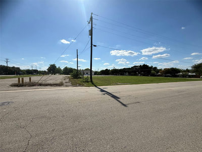 1909 Bois D Arc Ln — photo 3