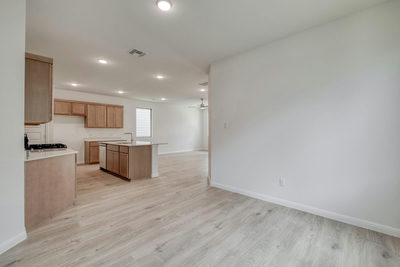 180 Hornet St — photo 4