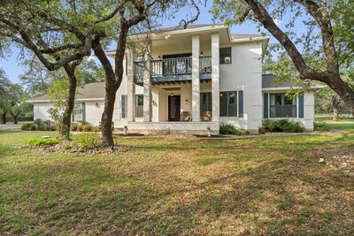 606 Winchester Dr — photo 2
