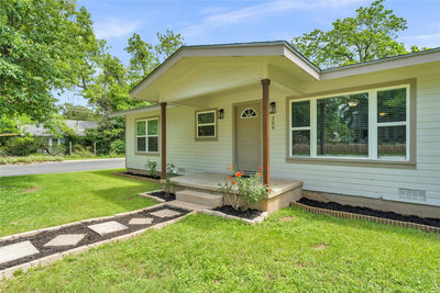 209 E Live Oak St — photo 2