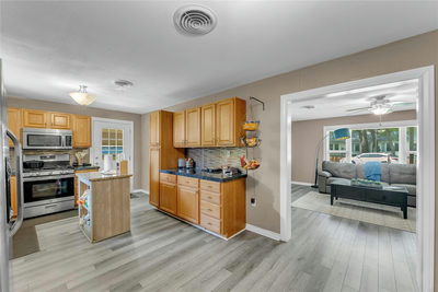 209 E Live Oak St — photo 5