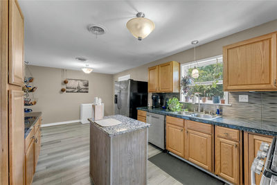 209 E Live Oak St — photo 3