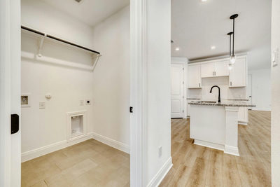 122 International St — photo 4
