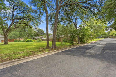 9505 Woodshire Dr — photo 2
