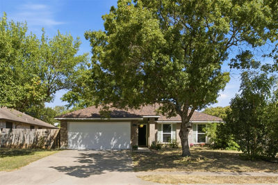 409 Kathleen Ln — photo 2