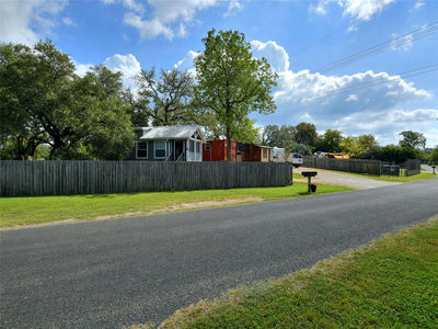 1605 Lancer Ln — photo 3