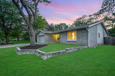 6906 Moonmont Dr — photo 2