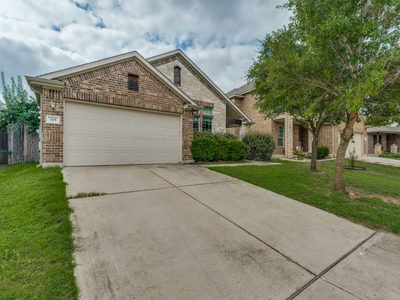 705 Harwood Dr — photo 2