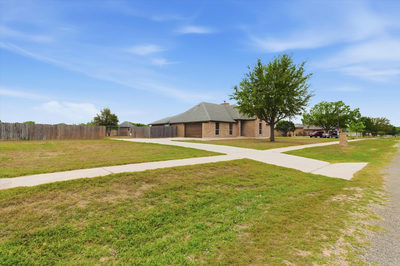 197 Thomas Dr — photo 2