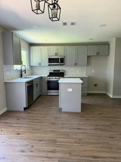 1201 Tremont Dr — photo 2
