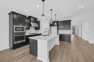 121 Amber Oak Ln — photo 2