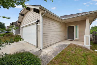 430 Twisted Oaks Ln — photo 2