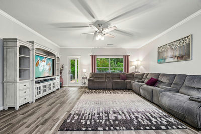 913 Hyde Park Dr — photo 3