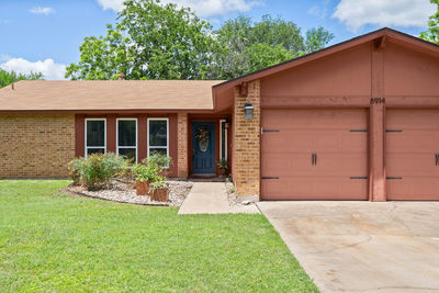 8914 Sparkling Creek Dr — photo 3