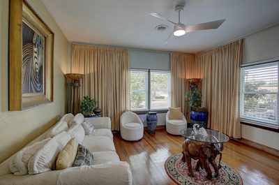 1903 S Austin Ave — photo 2
