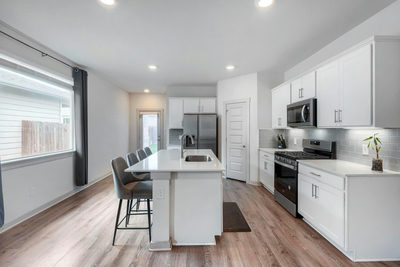 233 NEW HAMPTON Way — photo 4