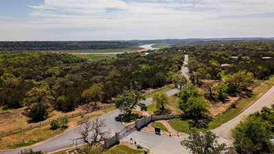 551 Lake View Dr — photo 3