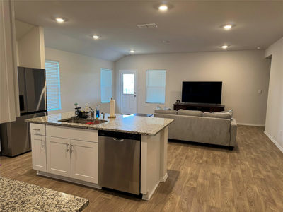 515 HODGES St — photo 3