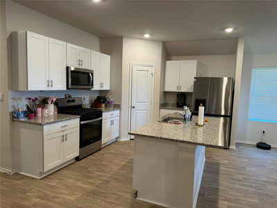 515 HODGES St — photo 2