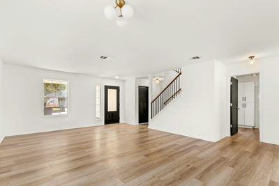 208 Langely St — photo 3