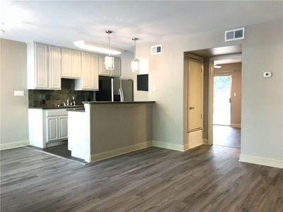 500 E Riverside Dr #154 — photo 3